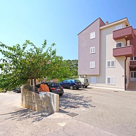 Apartmani Cezar Макарска Экстерьер фото