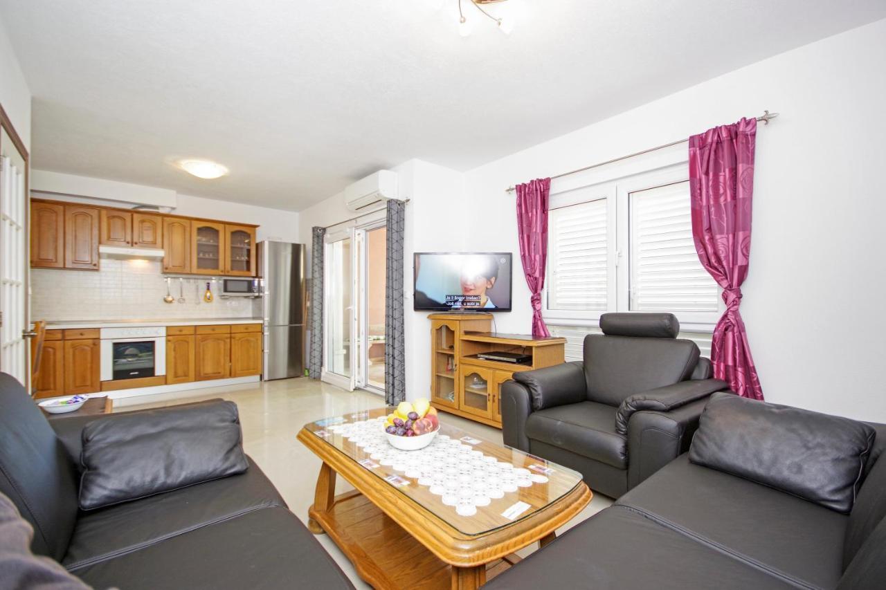 Apartmani Cezar Макарска Экстерьер фото